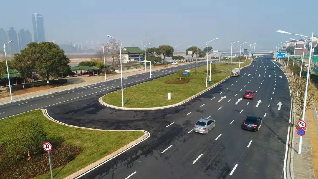 “不堵車了，通過時間至少縮短了三分之二” 沿江中北大道提升改造（一期）工程主線通車方便市民出行