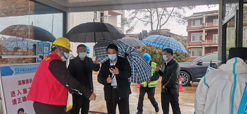集團(tuán)公司黨委委員、副總經(jīng)理羅輝赴西二環(huán)高速項(xiàng)目檢查疫情防控及項(xiàng)目推進(jìn)工作